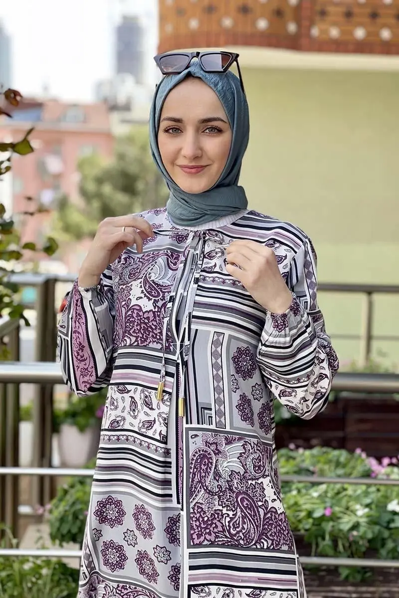 A Pleated Patterned Dress-detail