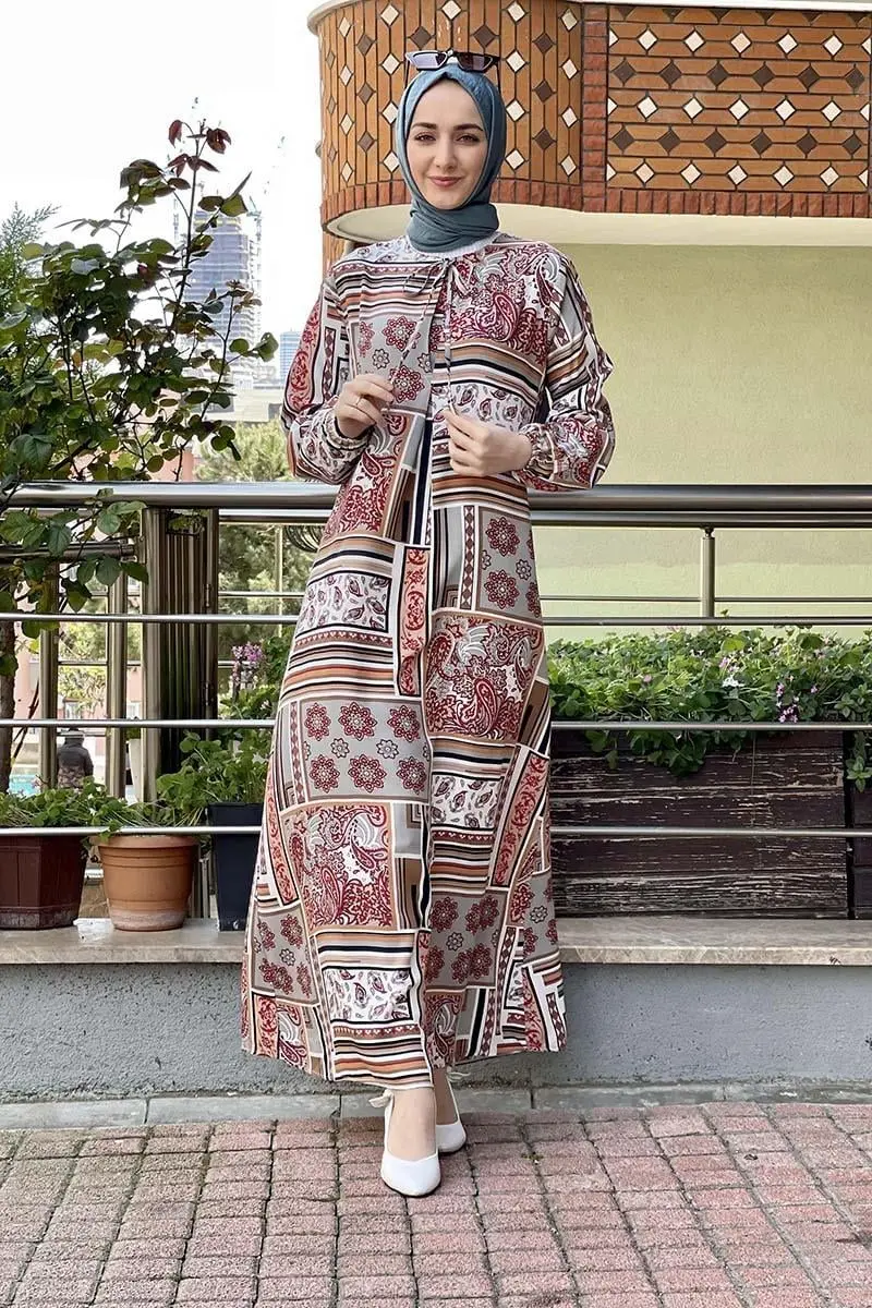 A Pleated Patterned Dress-detail