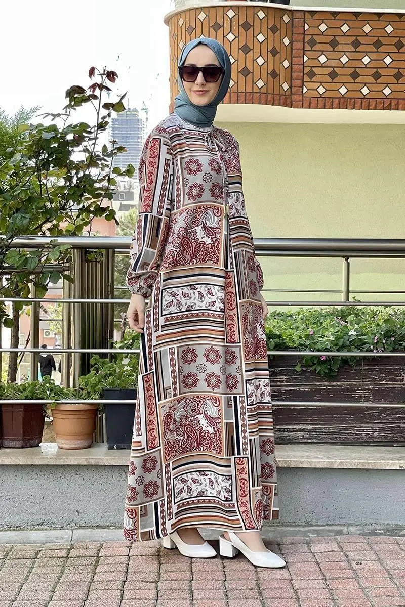 A Pleated Patterned Dress-detail