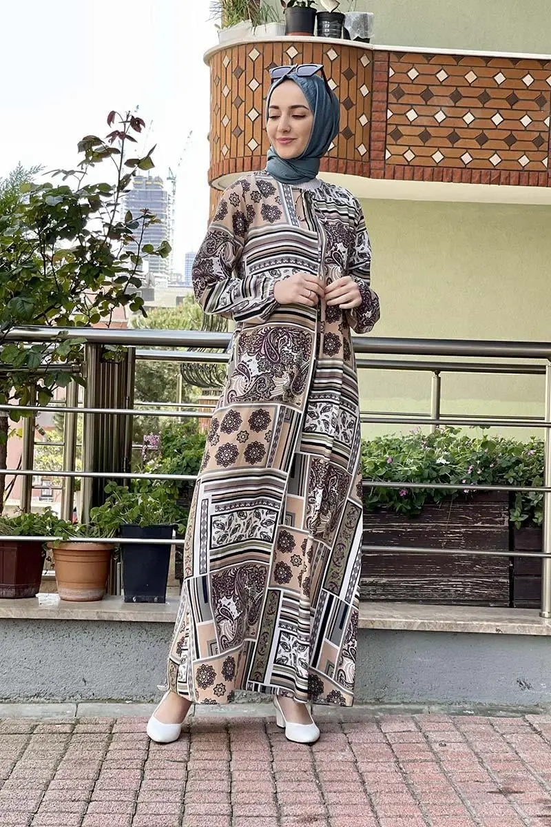 A Pleated Patterned Dress-detail