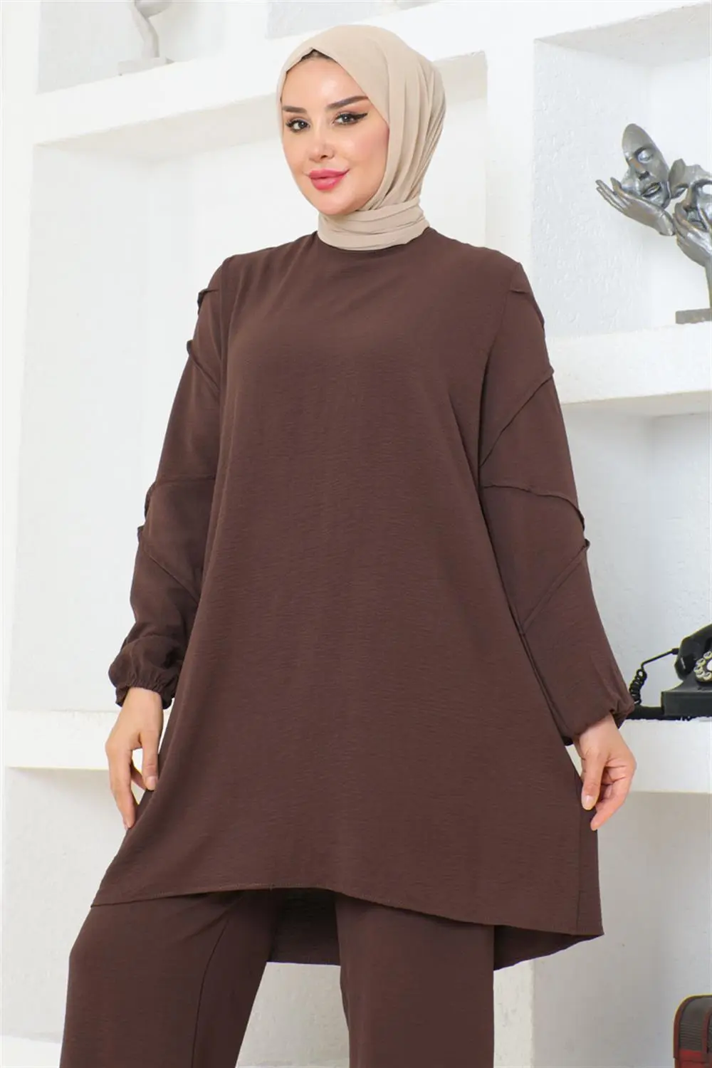 Aerobin Suit With Sleeve Detail-detail