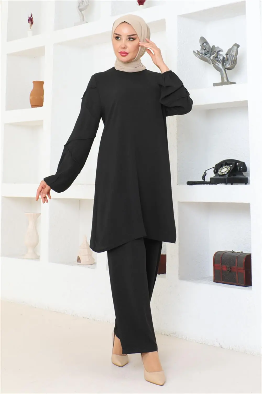 Aerobin Suit With Sleeve Detail-detail