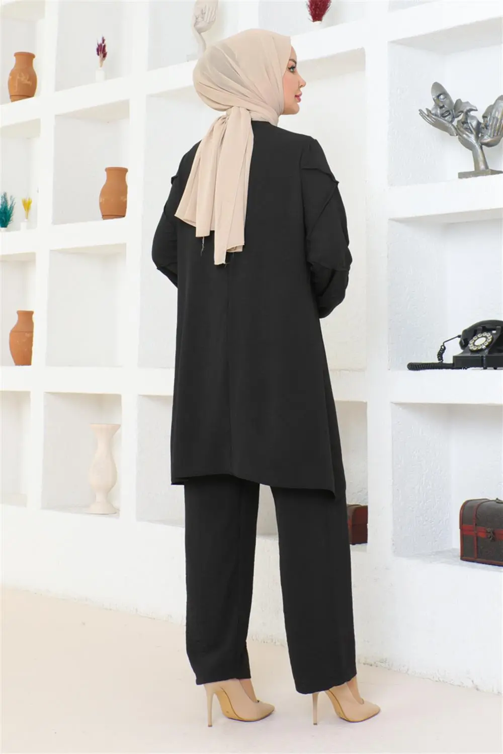 Aerobin Suit With Sleeve Detail-detail