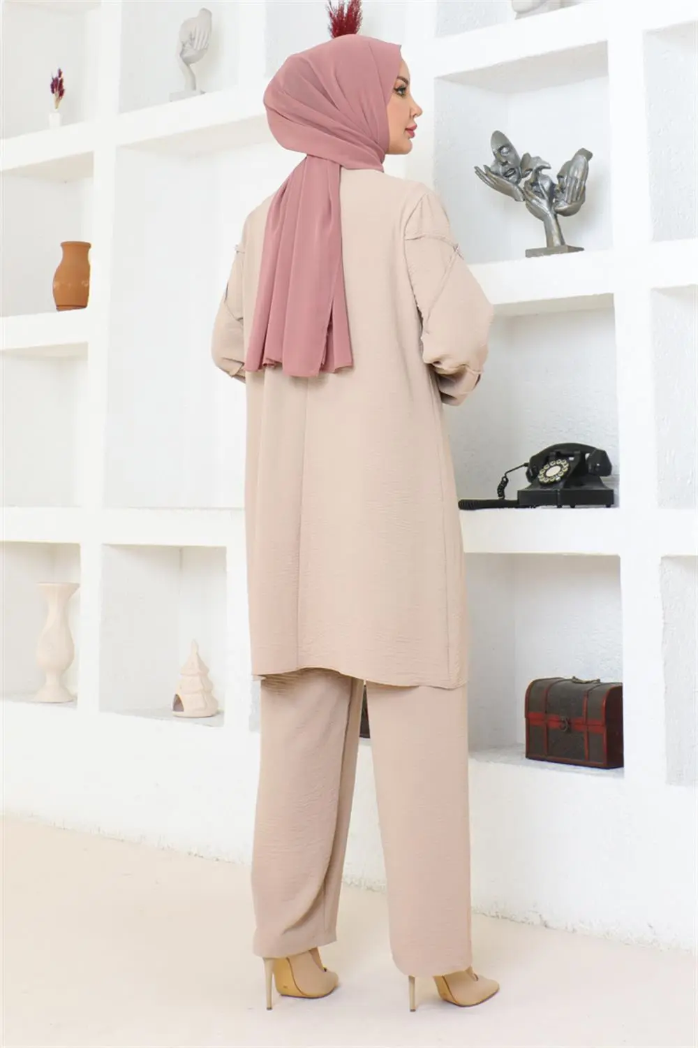 Aerobin Suit With Sleeve Detail-detail