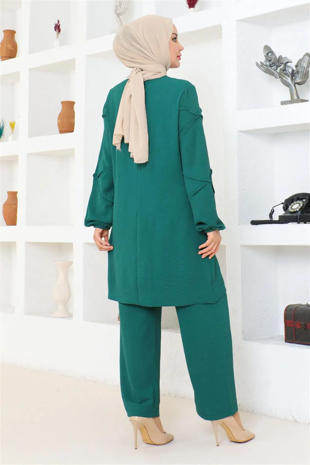 Aerobin Suit With Sleeve Detail-detail