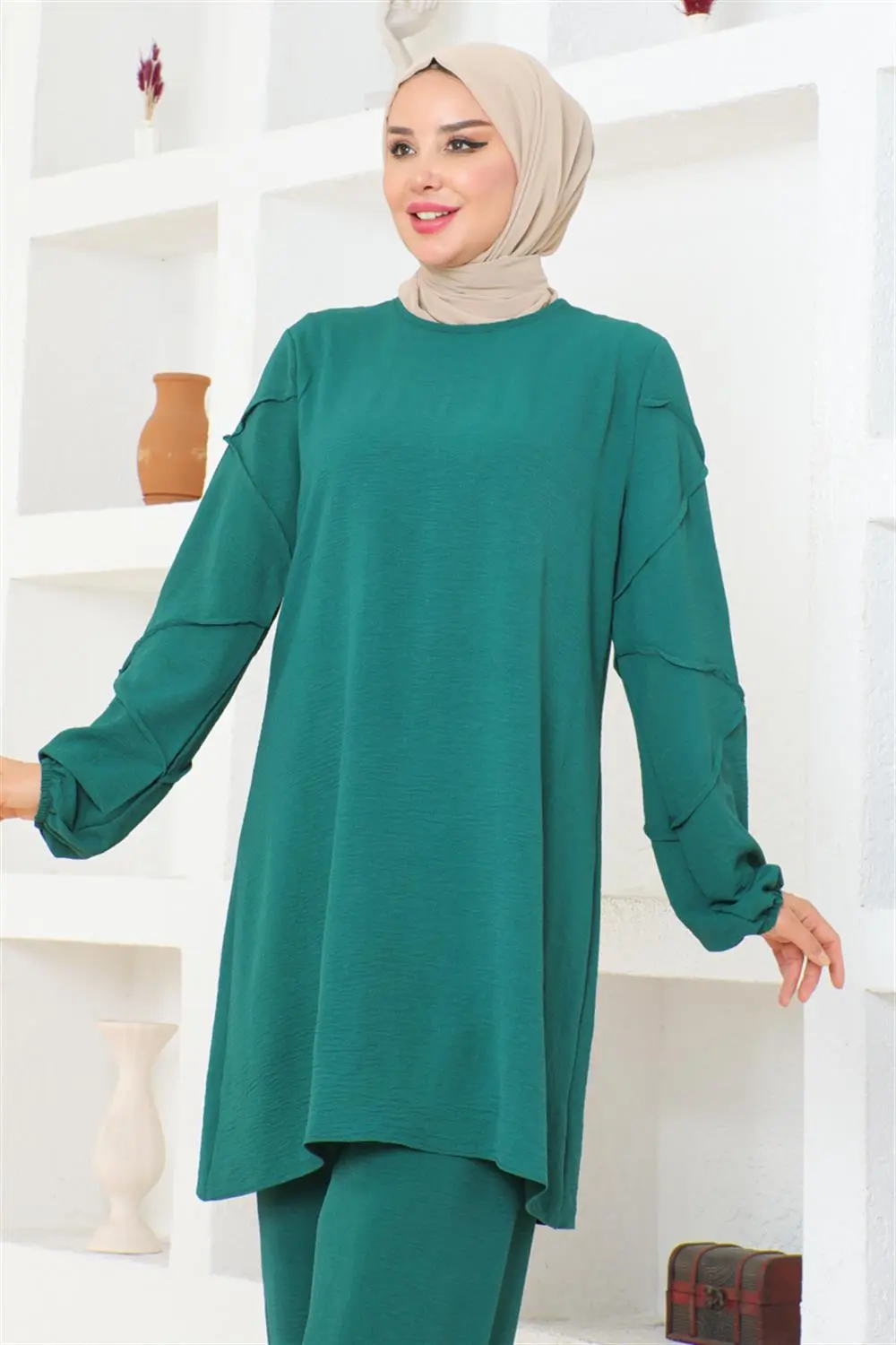 Aerobin Suit With Sleeve Detail-detail