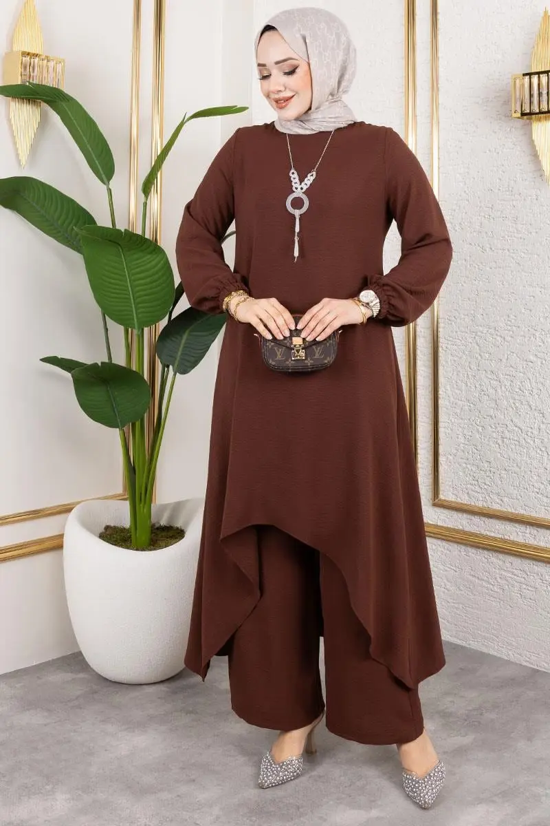 Asymmetrical Suit With Necklace-detail