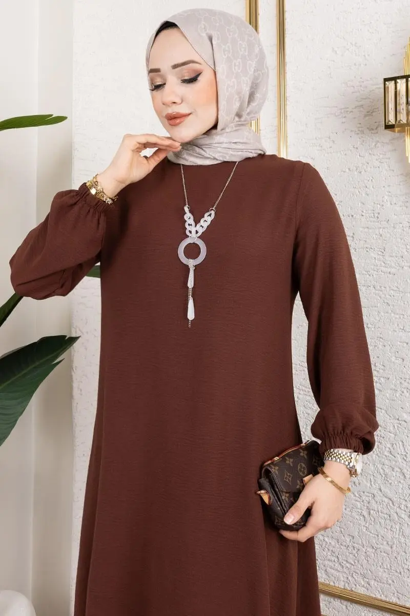 Asymmetrical Suit With Necklace-detail