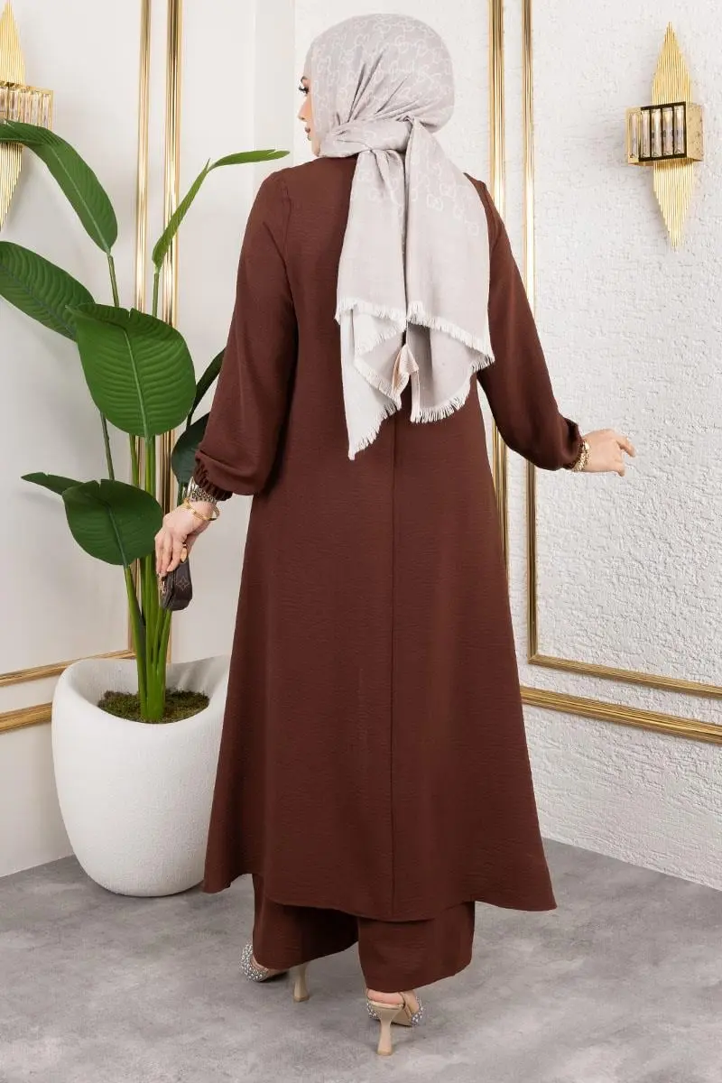 Asymmetrical Suit With Necklace-detail