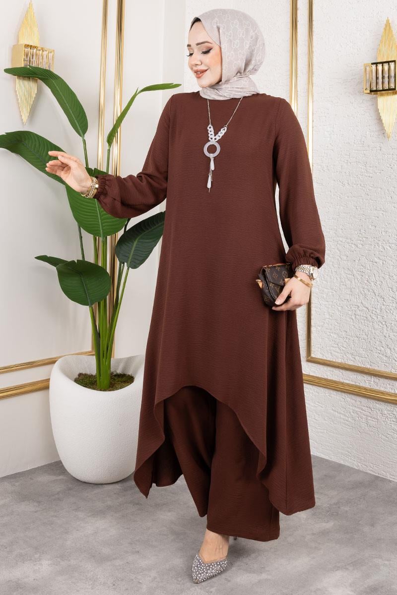 Asymmetrical Suit With Necklace