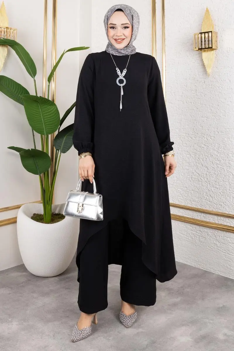 Asymmetrical Suit With Necklace-detail