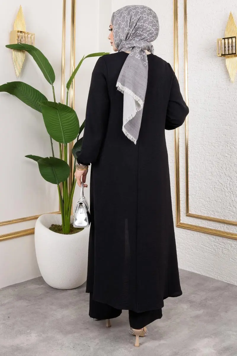 Asymmetrical Suit With Necklace-detail