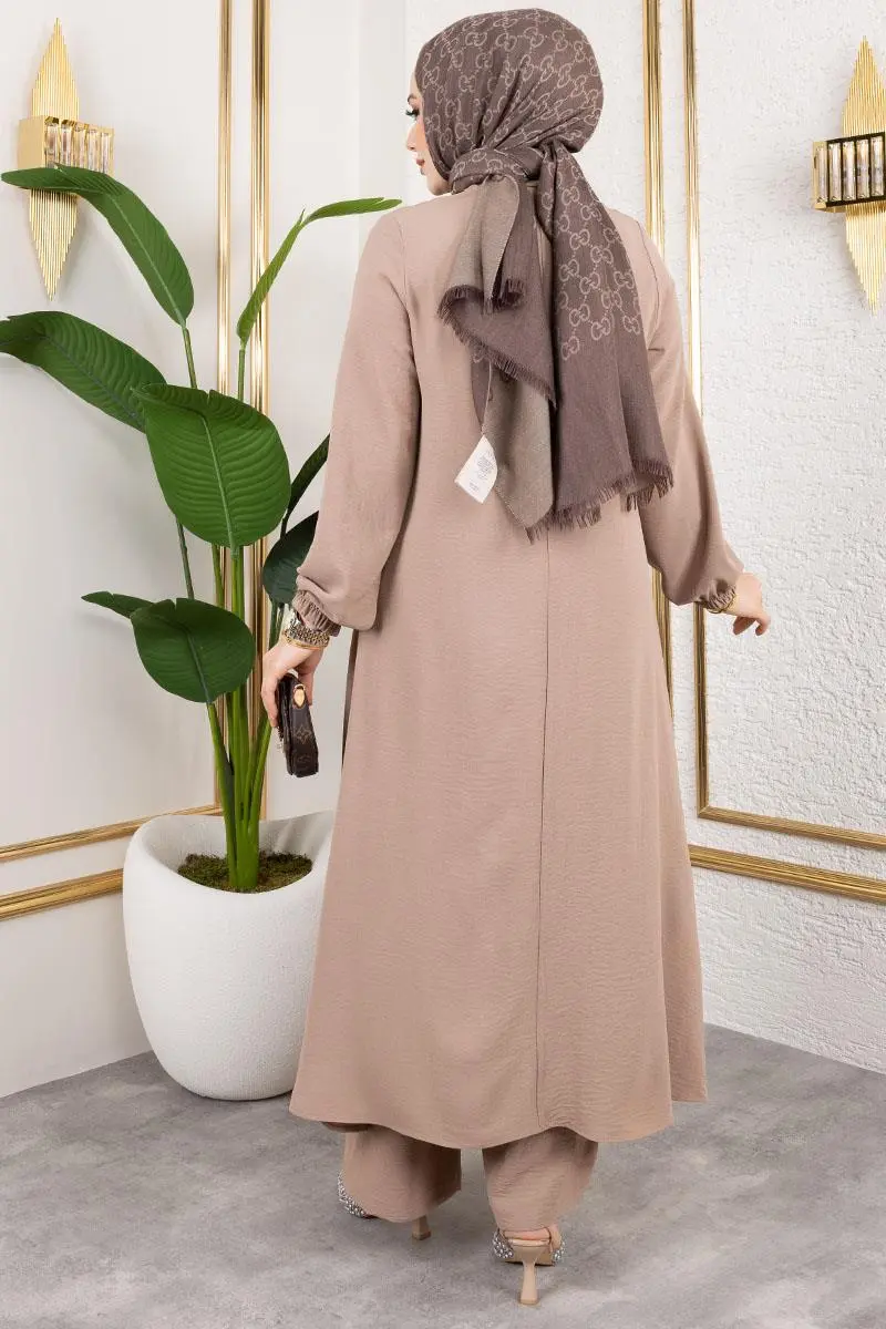 Asymmetrical Suit With Necklace-detail