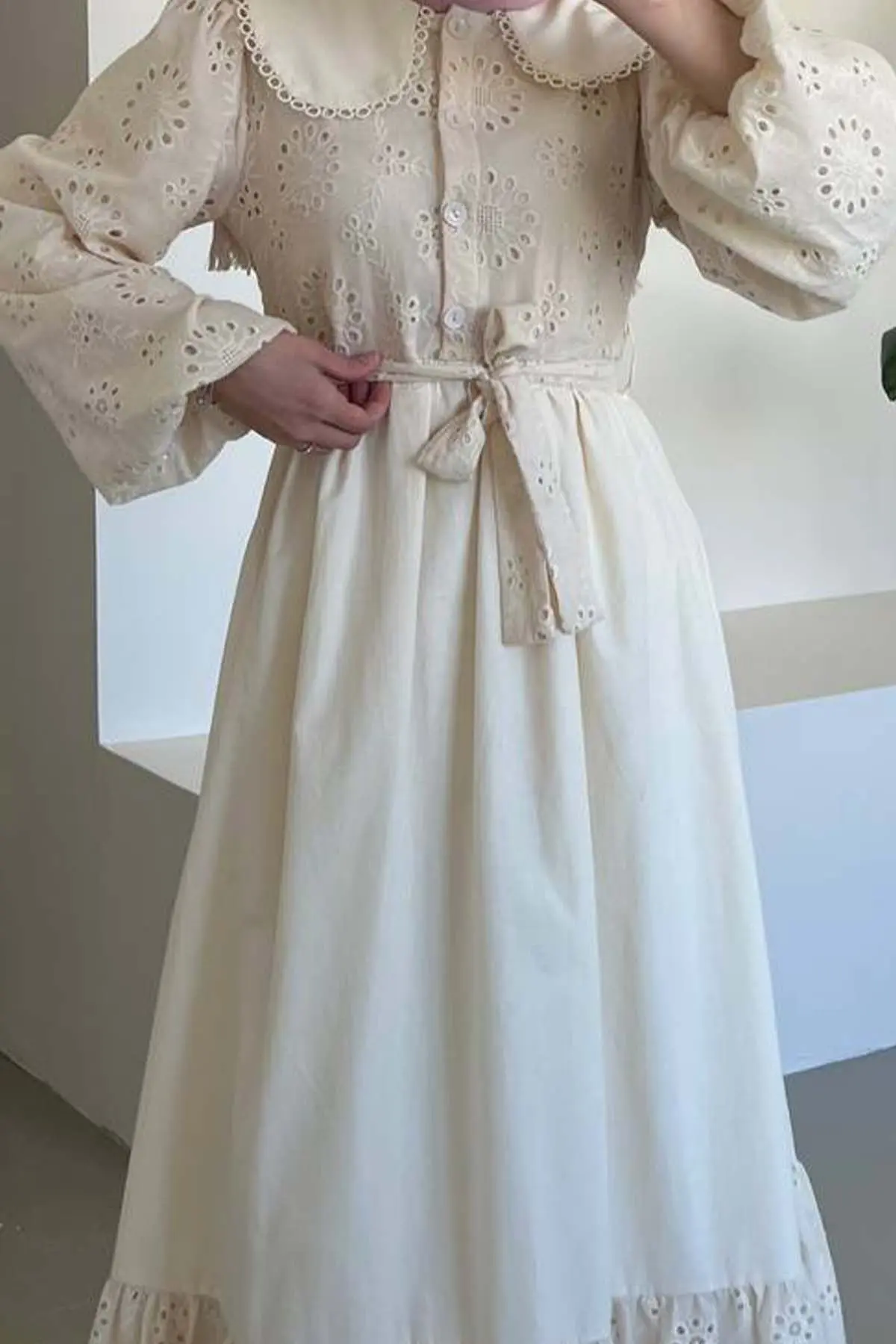 Baby Collar Dress With Brode Detail-detail