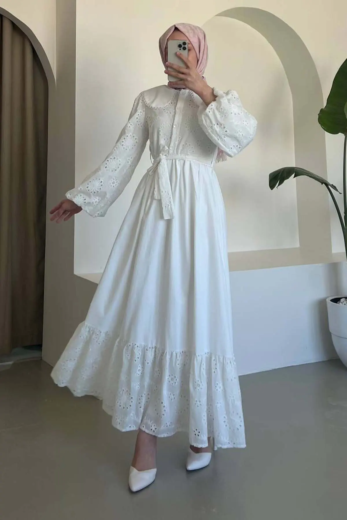 Baby Collar Dress With Brode Detail-detail