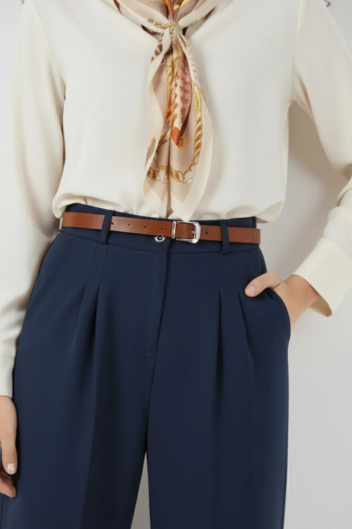 Belted Hijab Trousers-detail