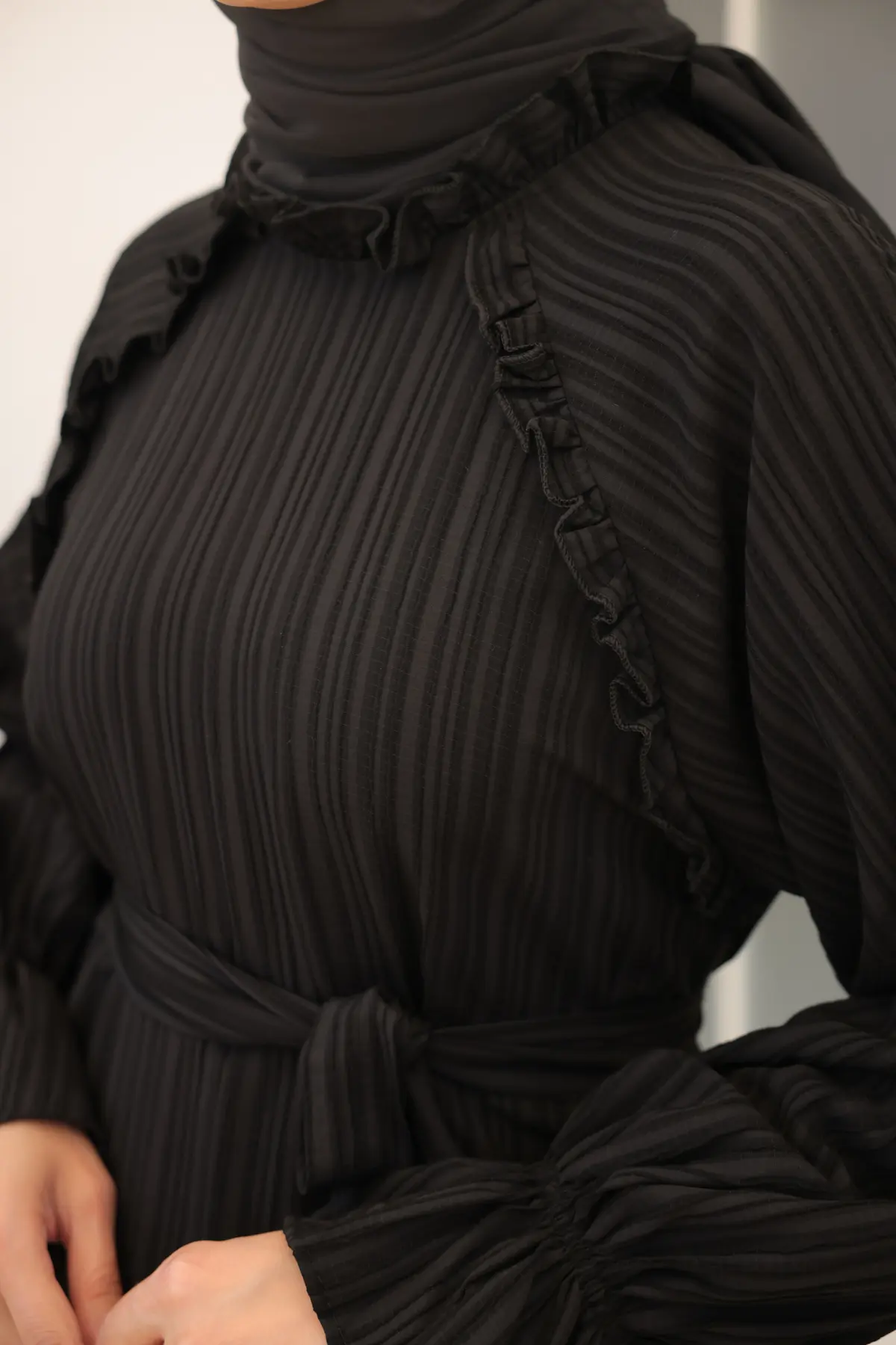 Belted Ruffle Detailed Dress-detail