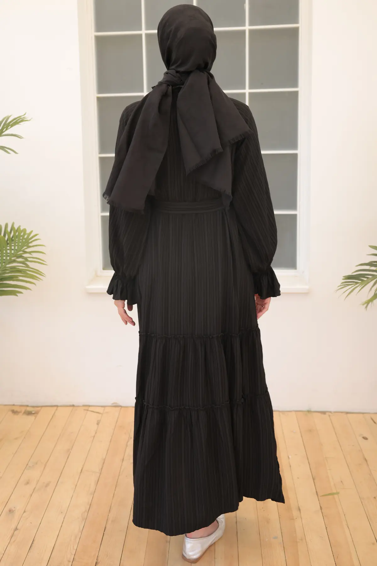 Belted Ruffle Detailed Dress-detail