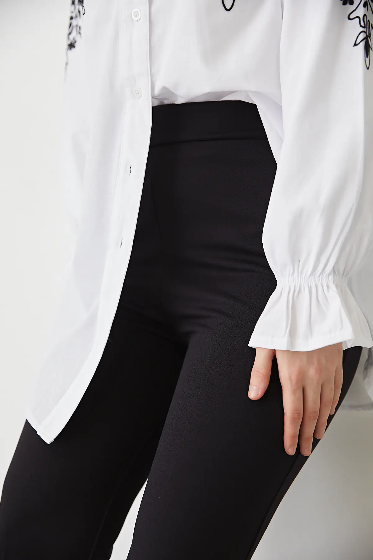 Black Spanish Cuffed Fabric Trousers-detail