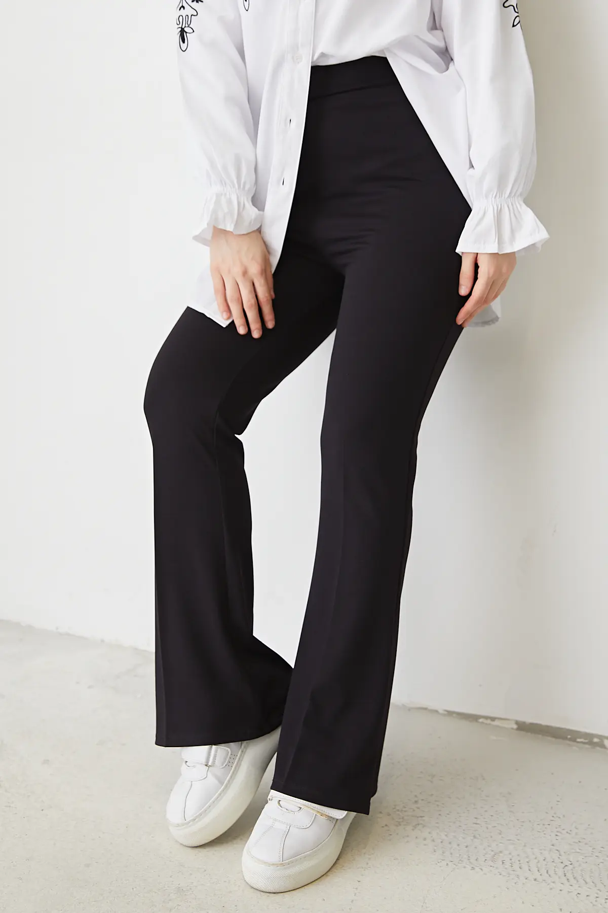 Black Spanish Cuffed Fabric Trousers-detail