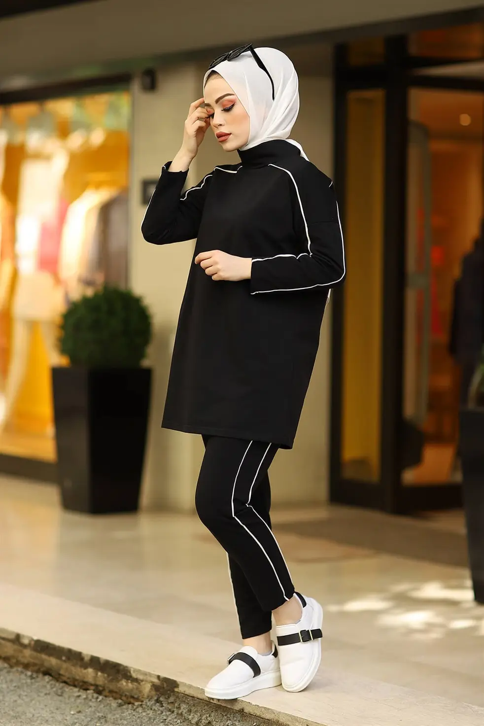 Black Thin Connecting Set-detail