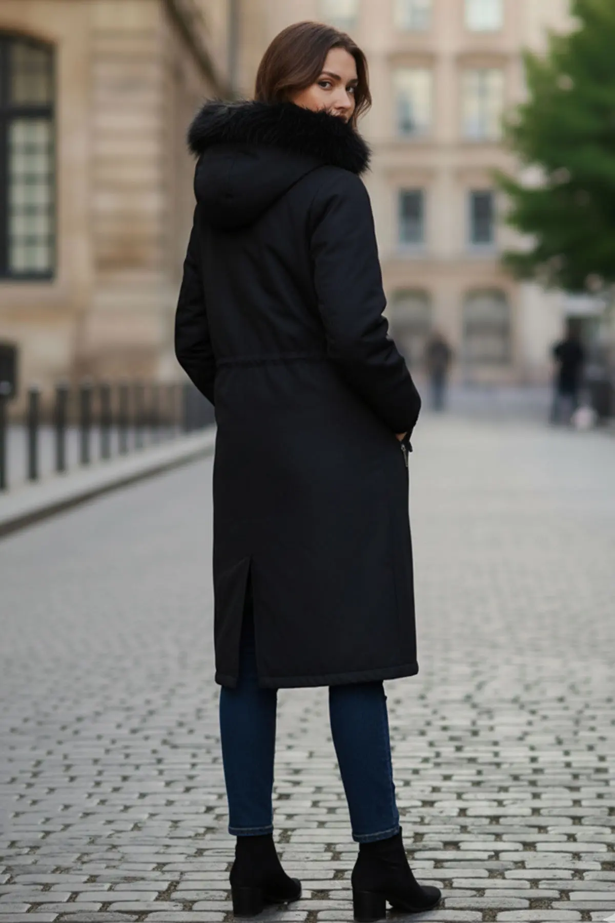 Bondit Coat With Fur Collar Detail-detail