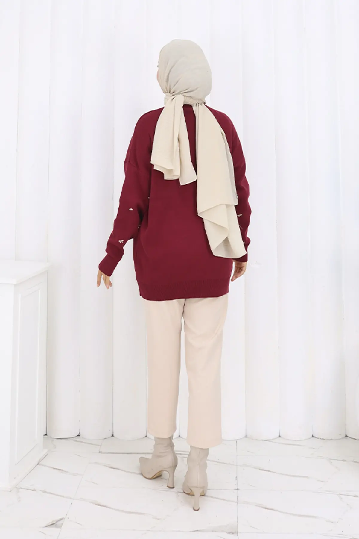 Bow Patterned Knit Sweater-detail