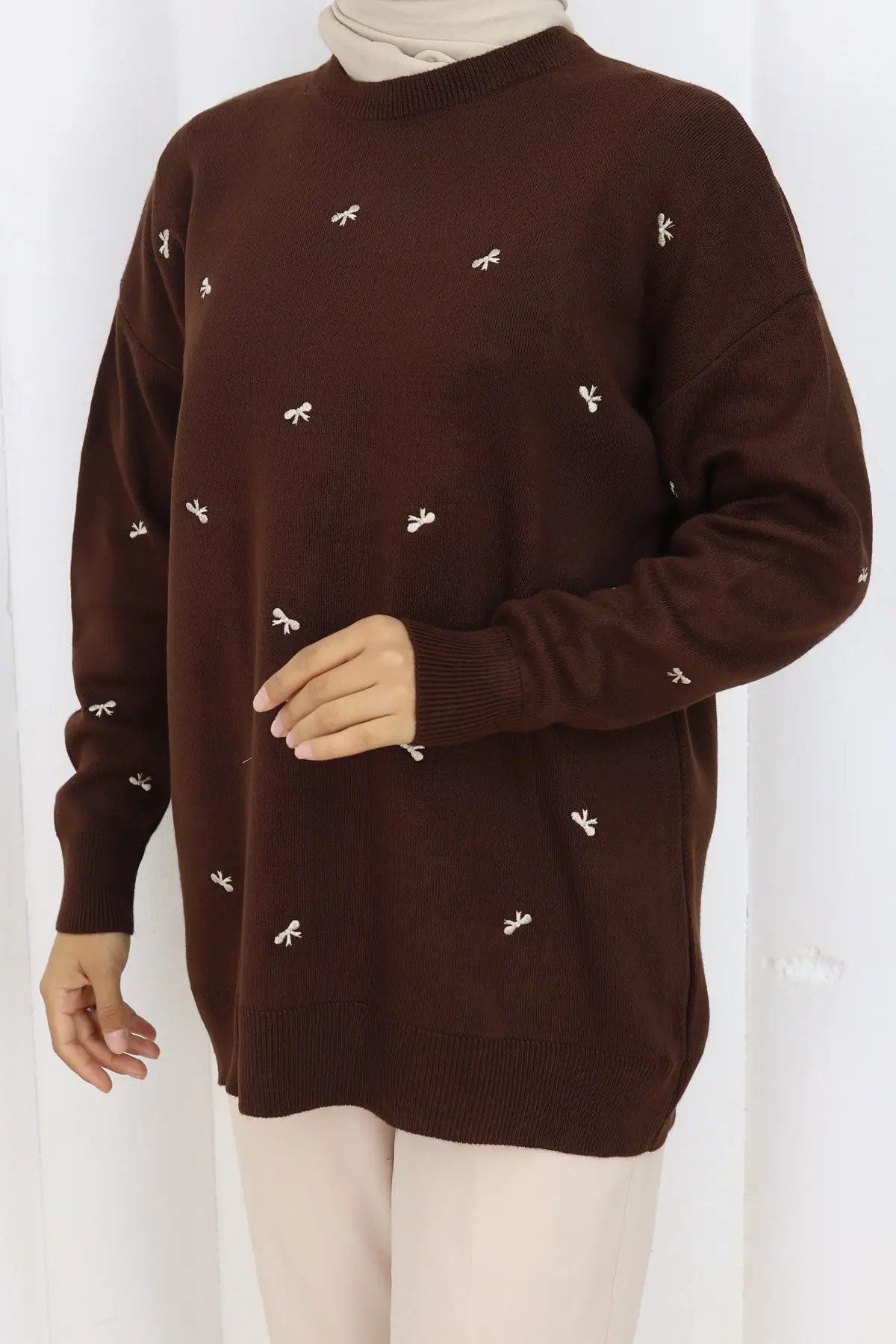 Bow Patterned Knit Sweater-detail