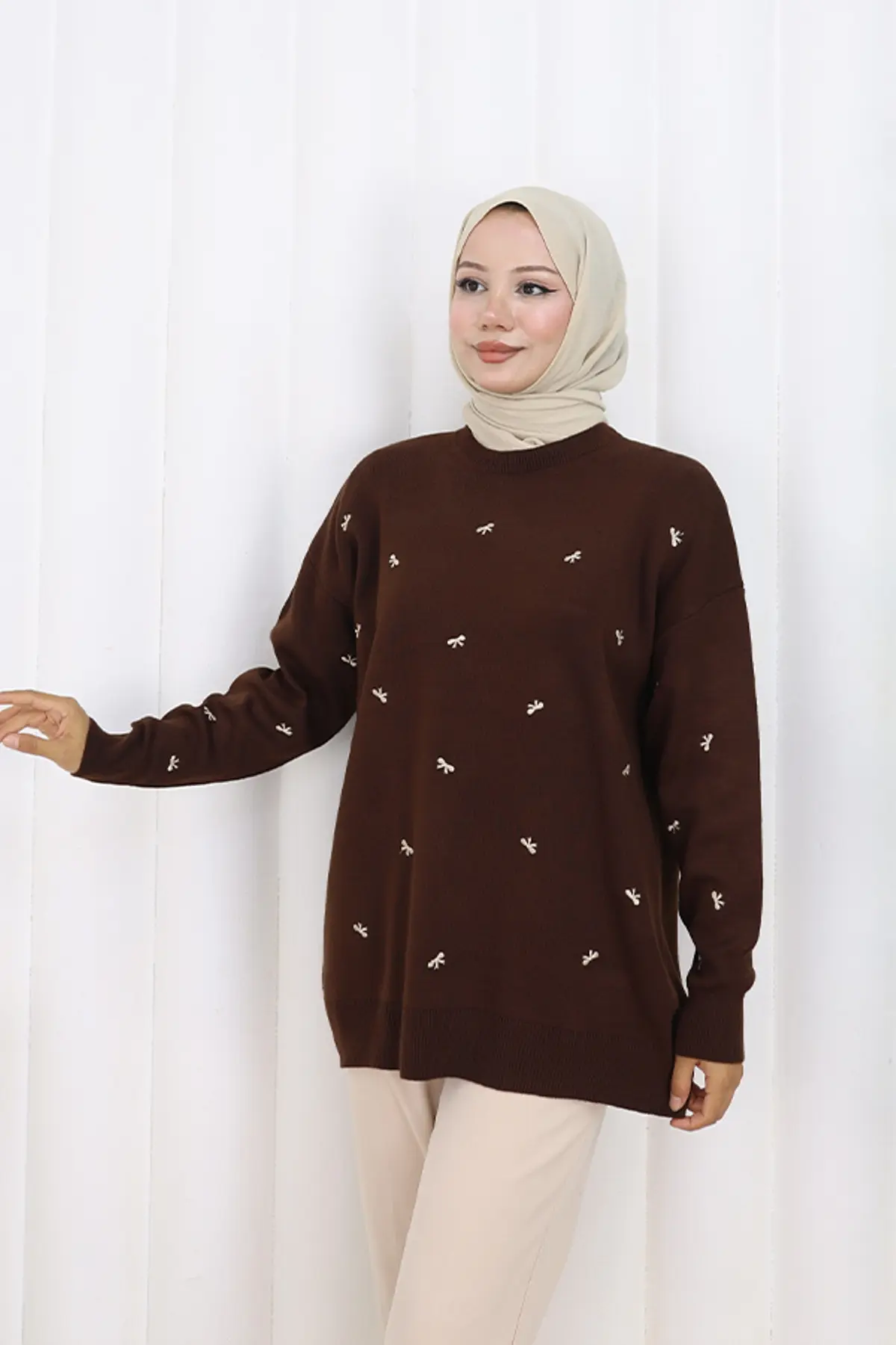 Bow Patterned Knit Sweater-detail