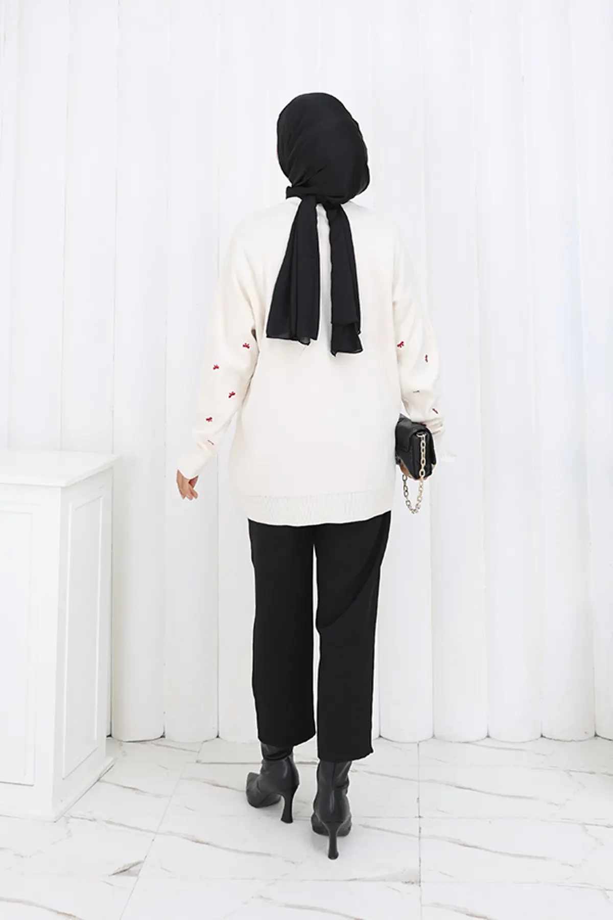 Bow Patterned Knit Sweater-detail