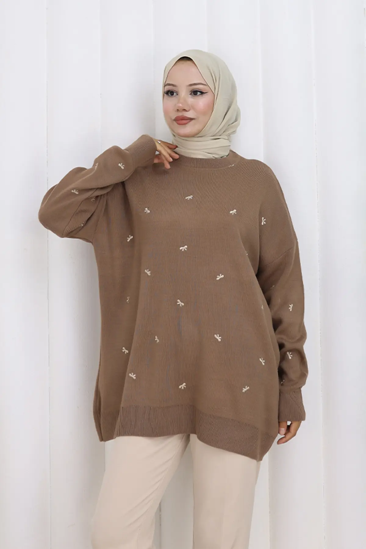 Bow Patterned Knit Sweater-detail