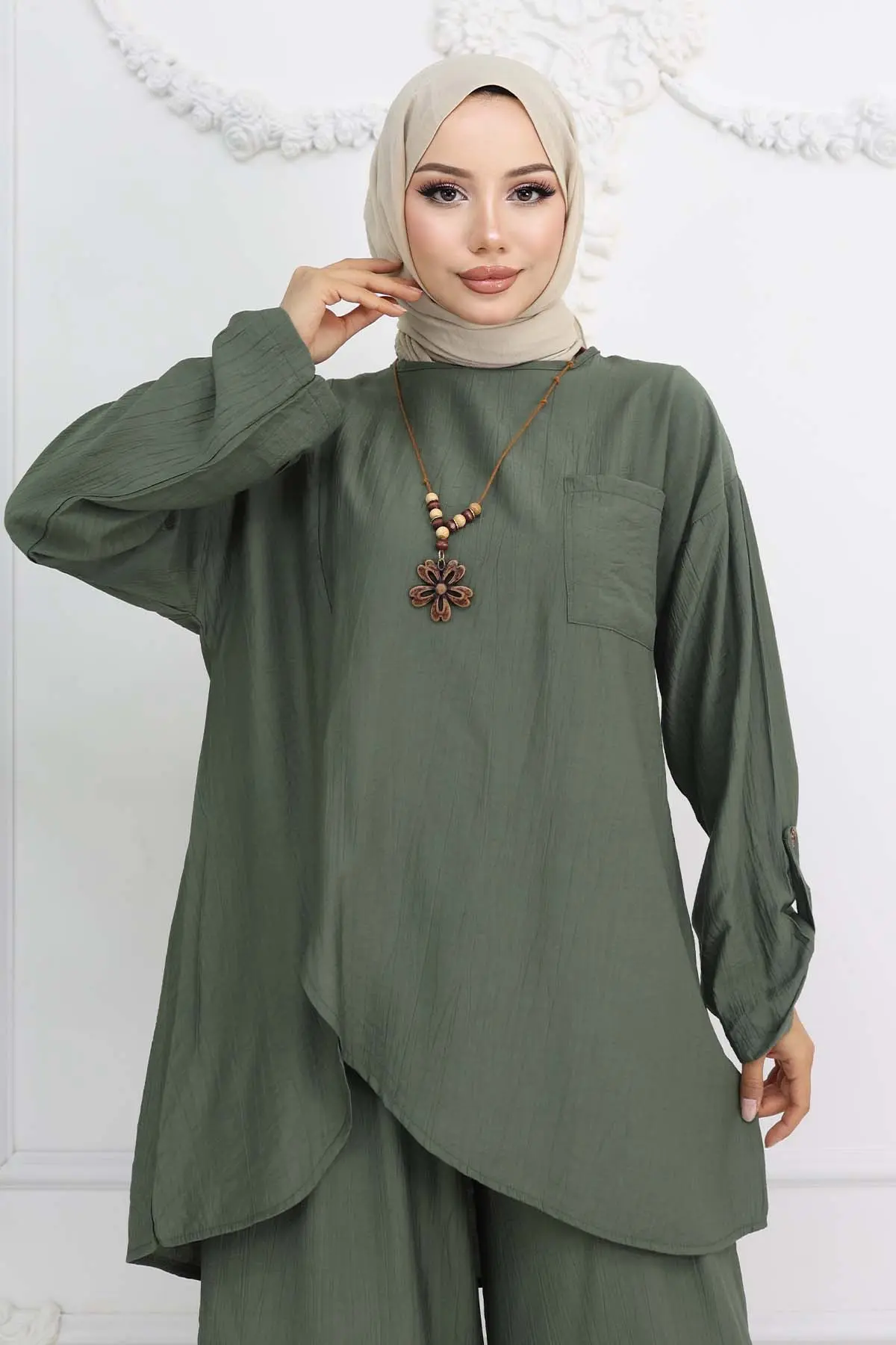 Button Detailed Necklace Two Piece Set-detail