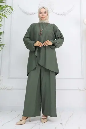 Button Detailed Necklace Two Piece Set