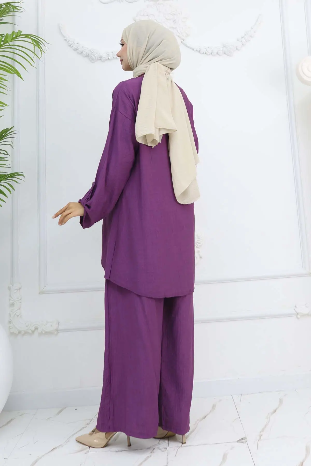 Button Detailed Necklace Two Piece Set-detail