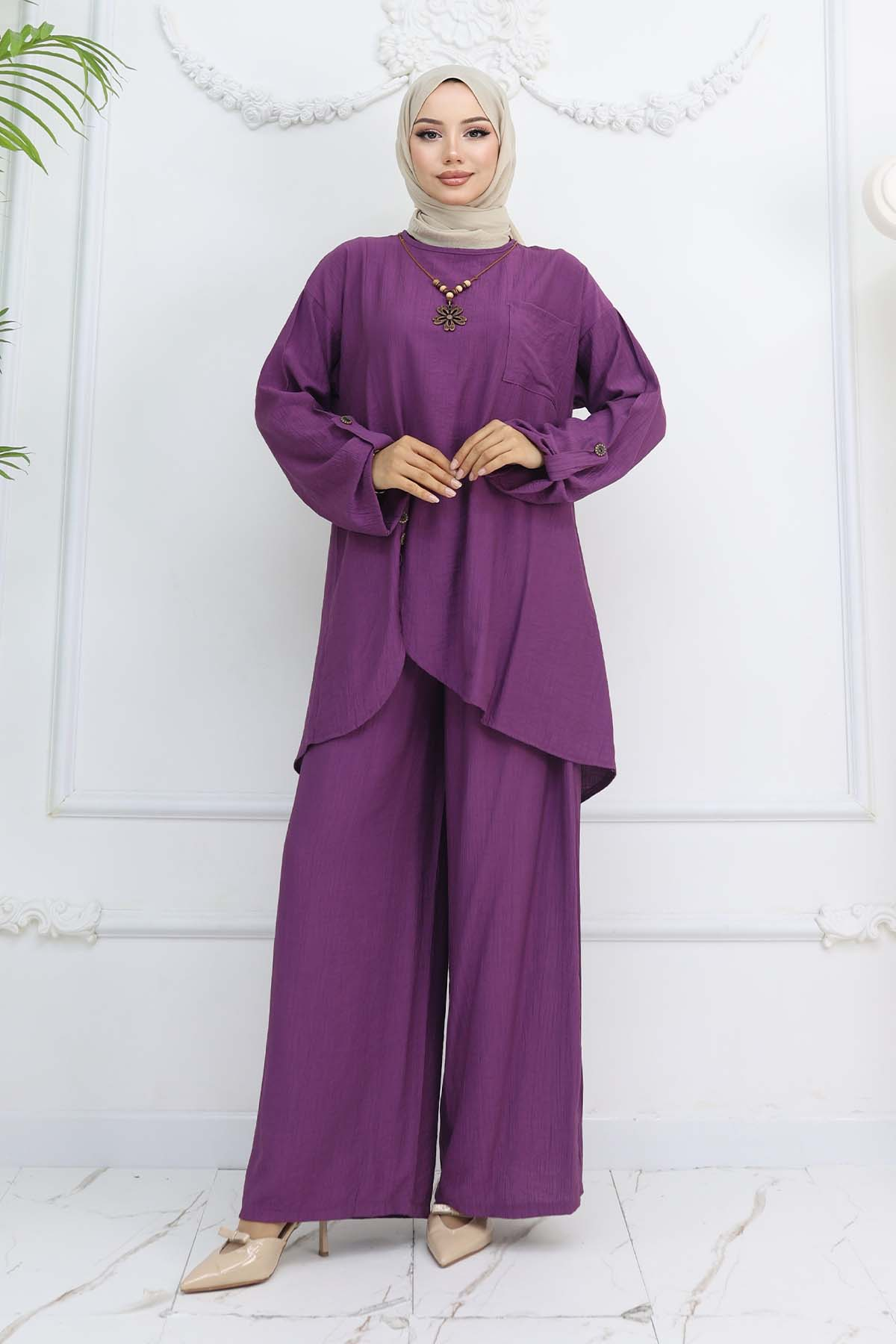 Button Detailed Necklace Two Piece Set