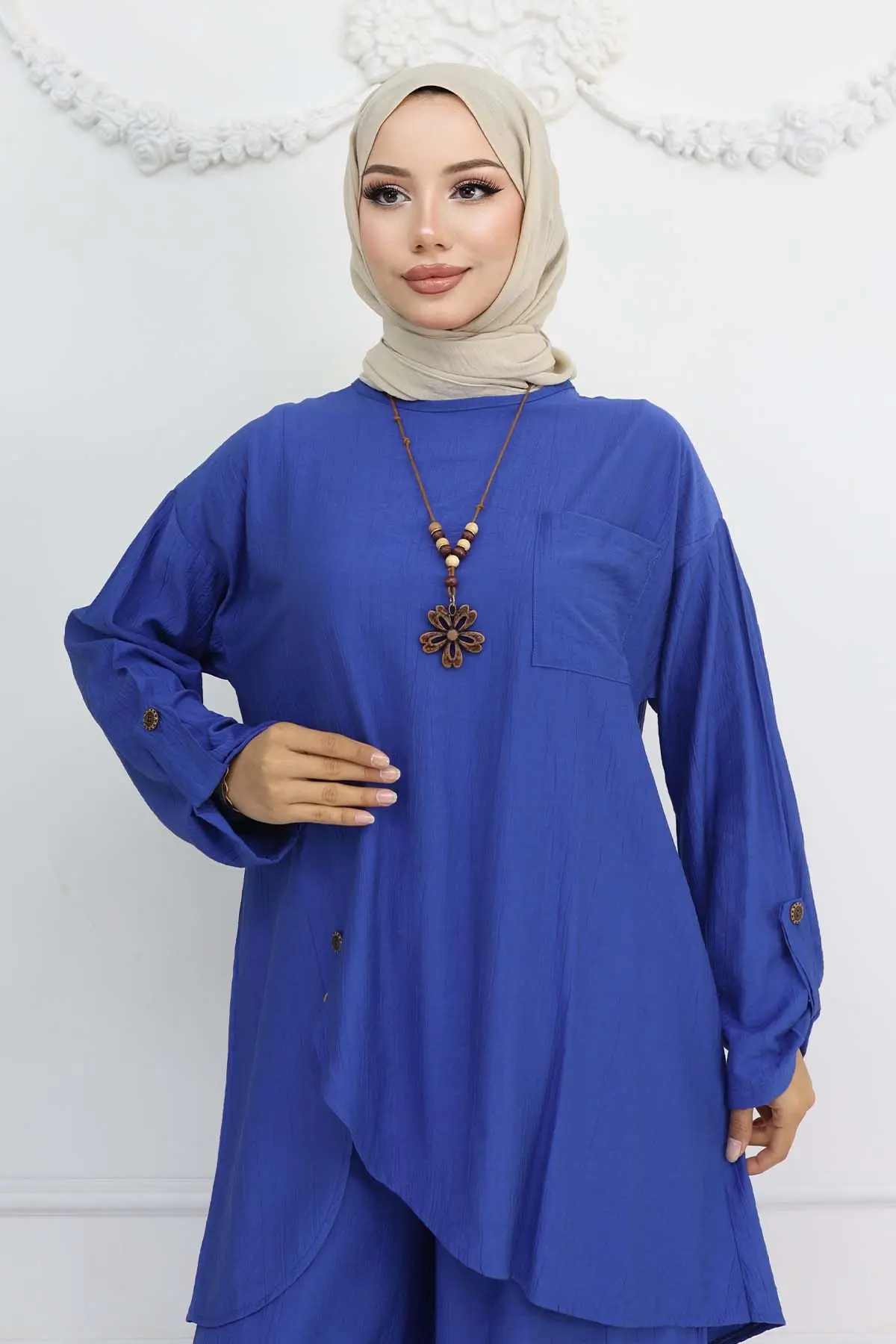 Button Detailed Necklace Two Piece Set-detail