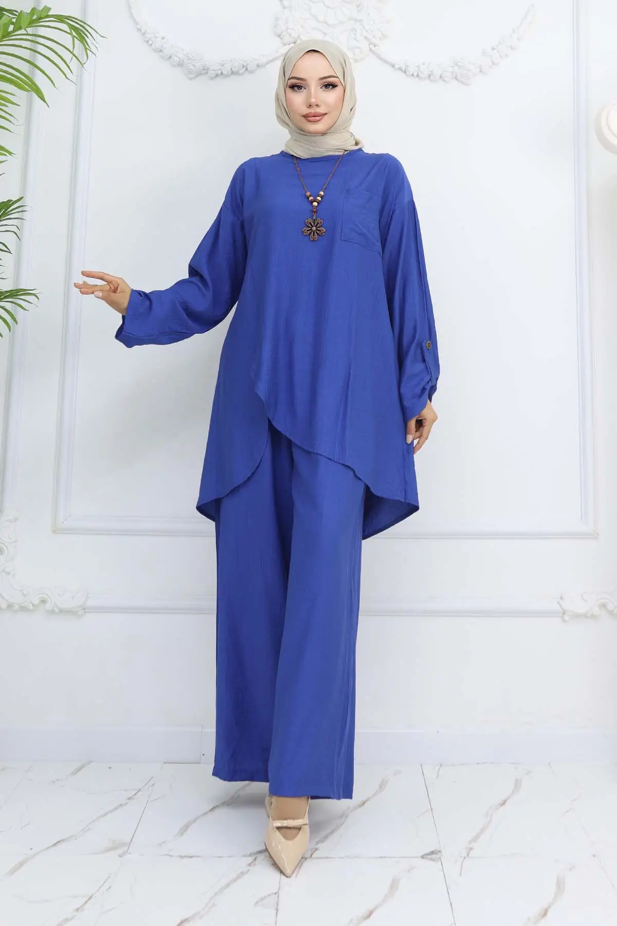 Button Detailed Necklace Two Piece Set-detail