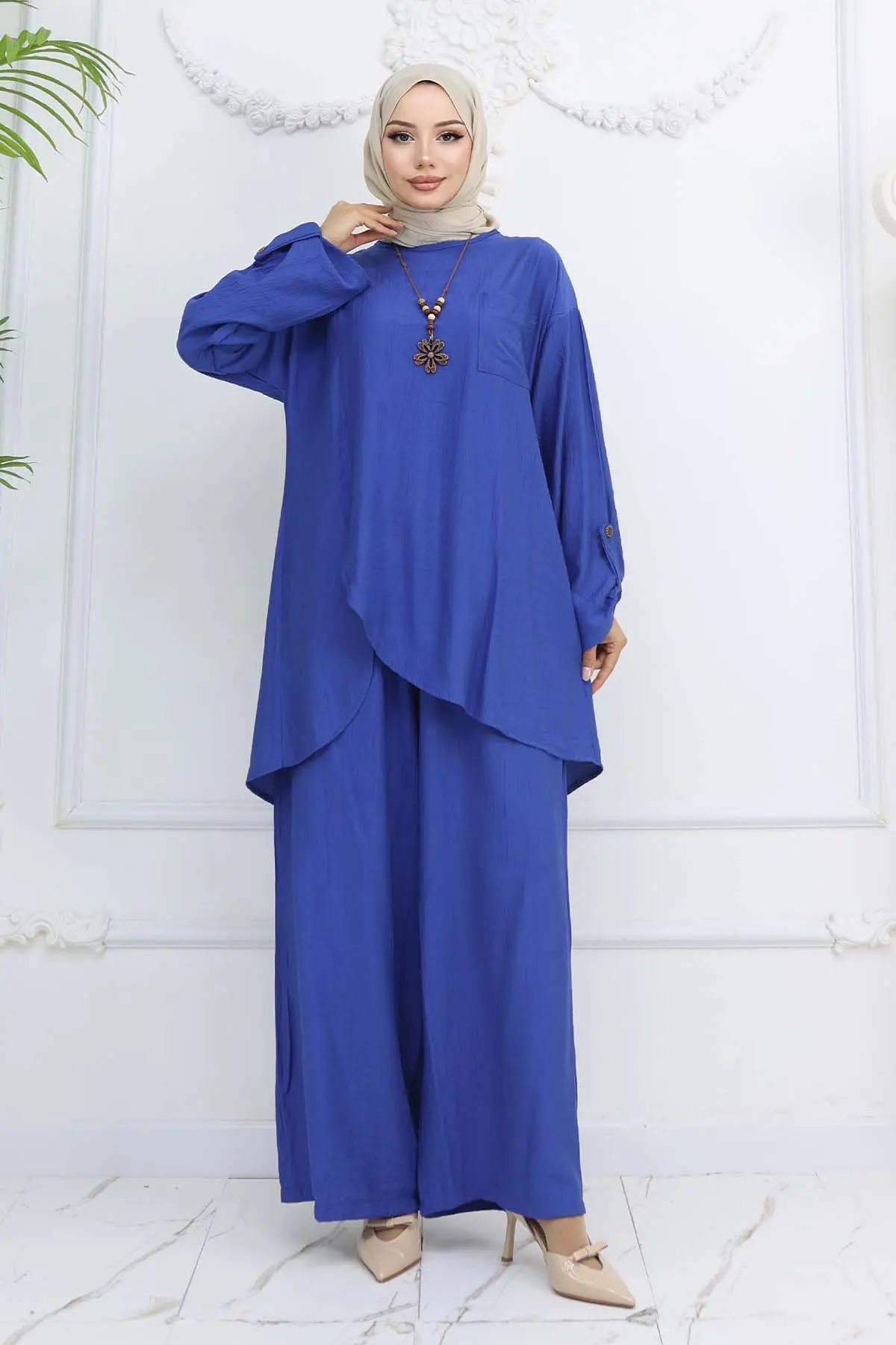Button Detailed Necklace Two Piece Set