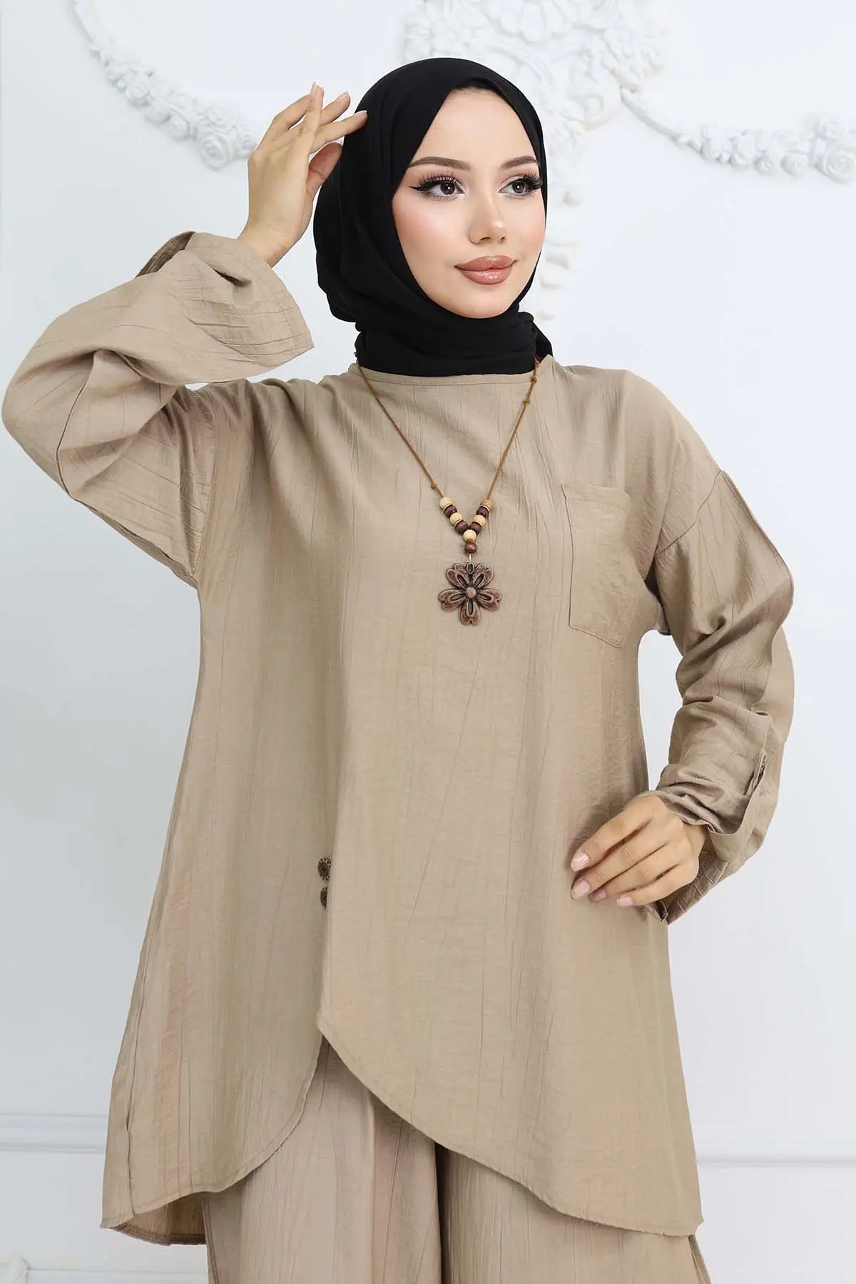 Button Detailed Necklace Two Piece Set-detail