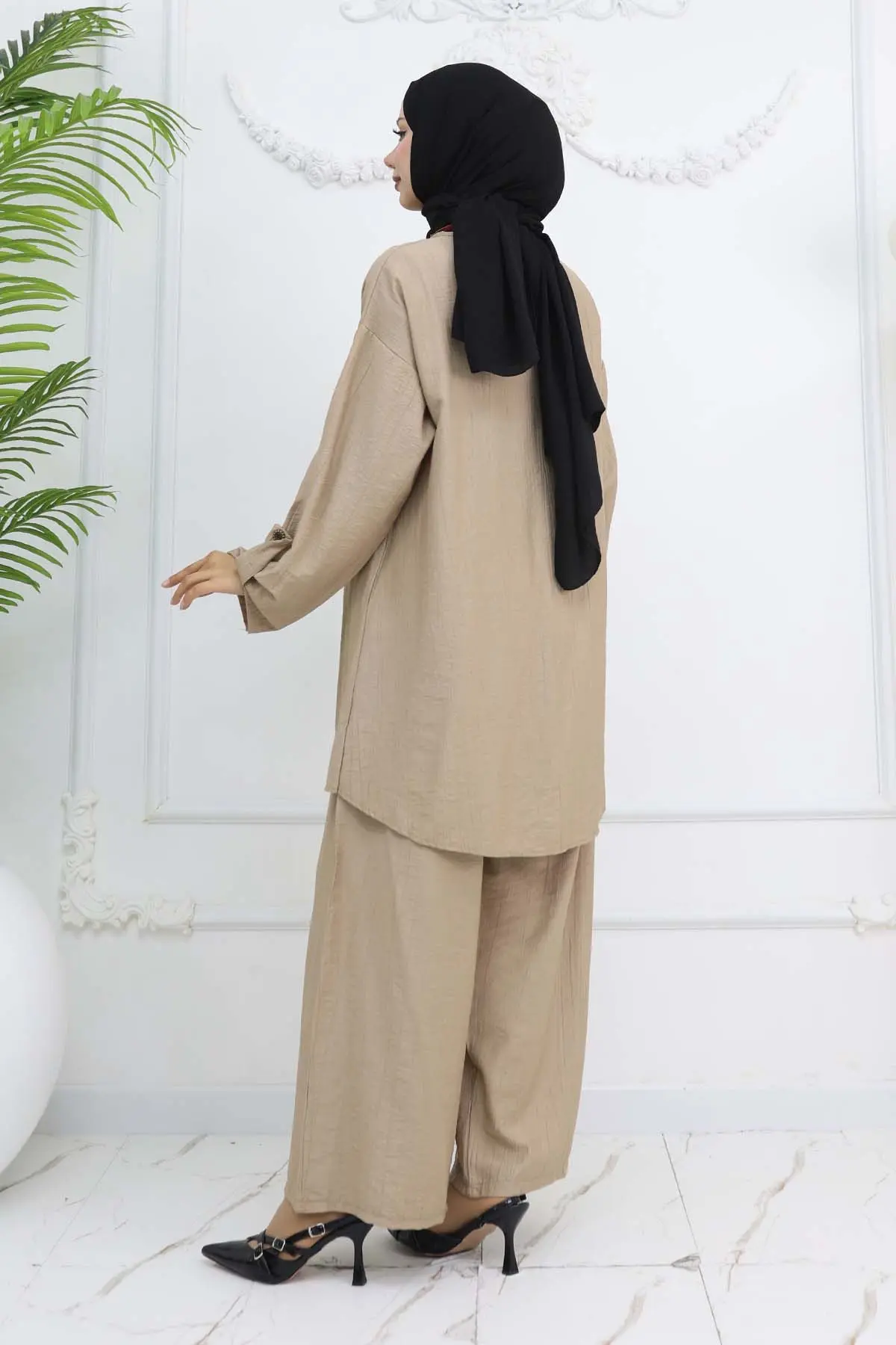 Button Detailed Necklace Two Piece Set-detail