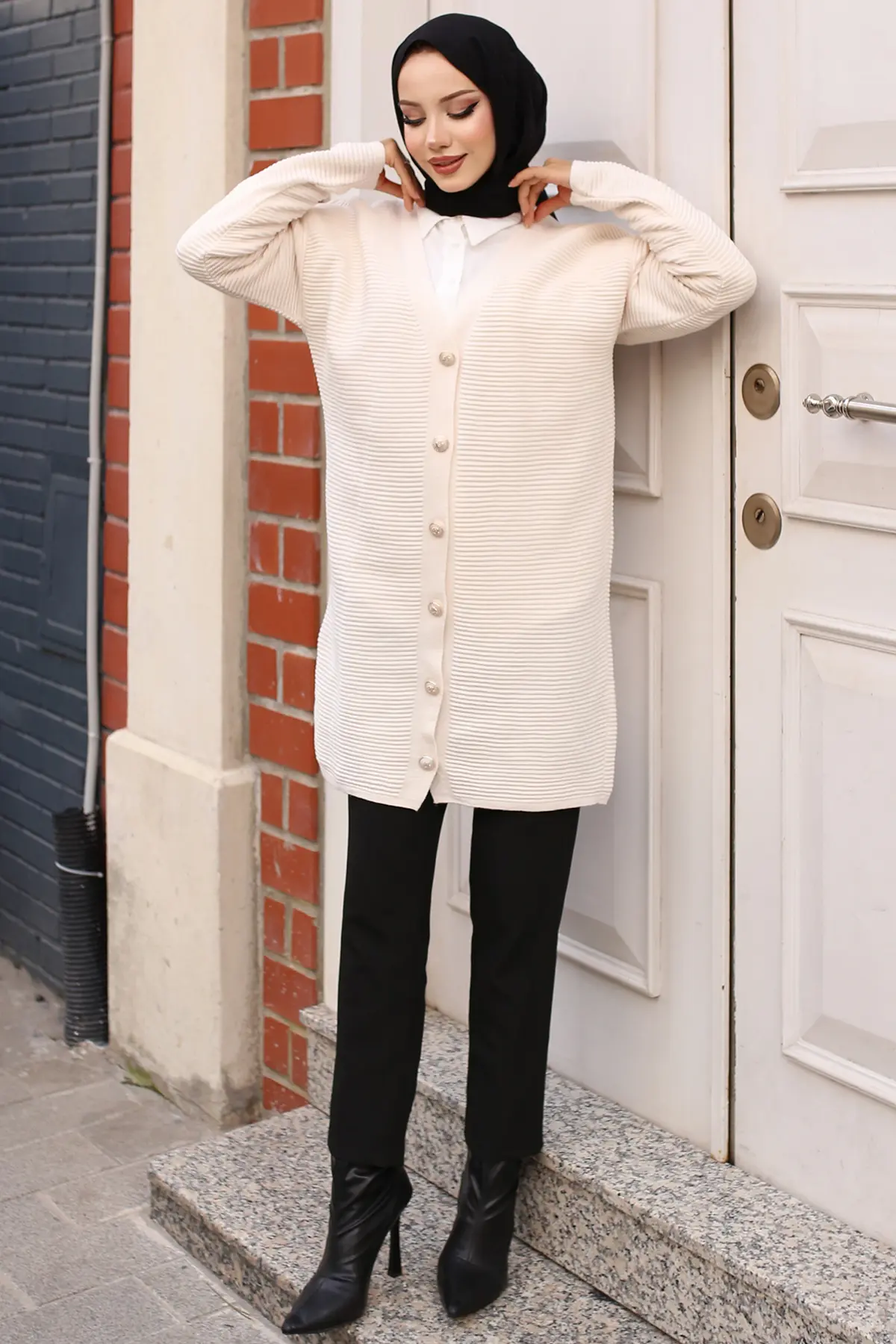 Button Detailed Ribbed Cardigan-detail