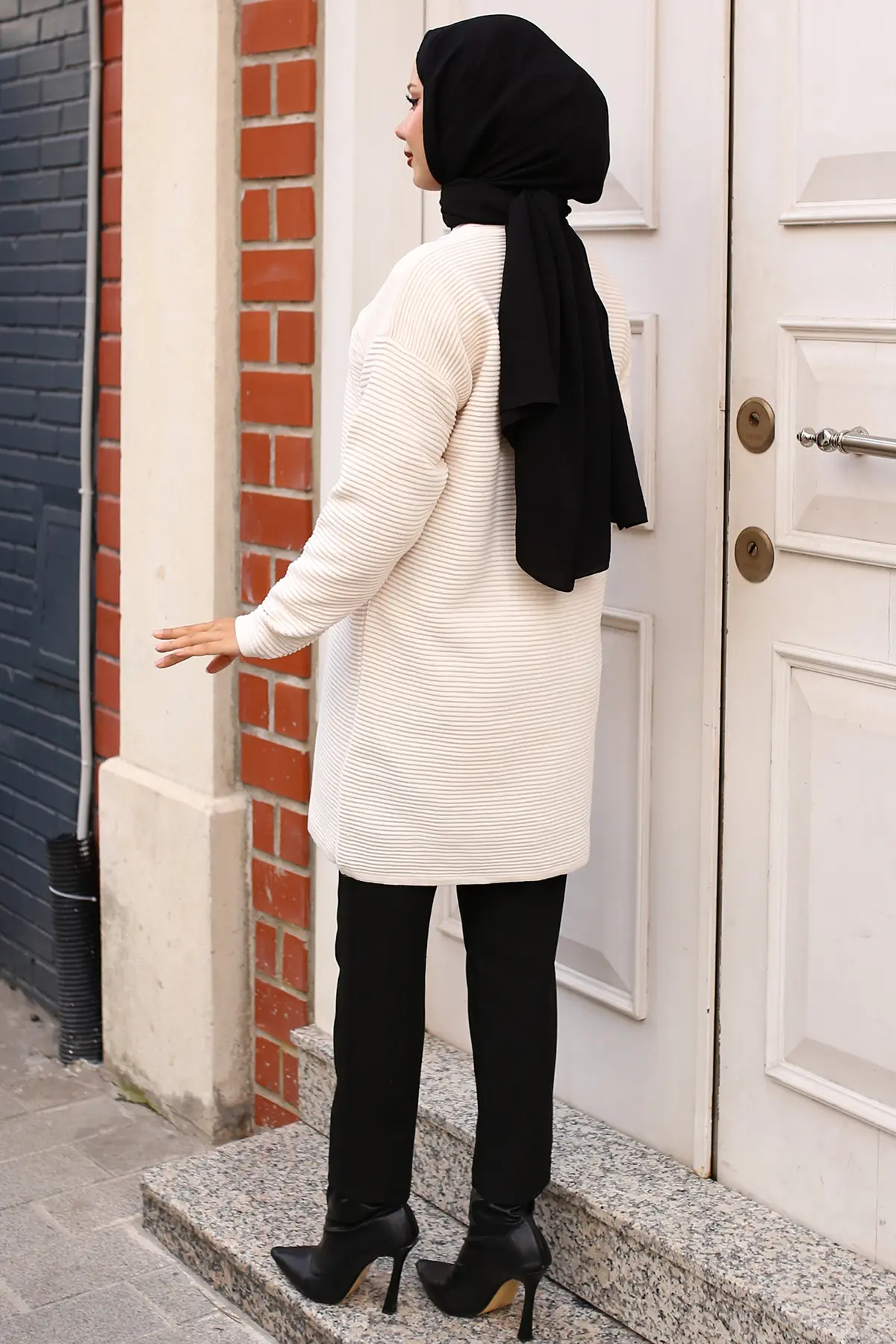 Button Detailed Ribbed Cardigan-detail