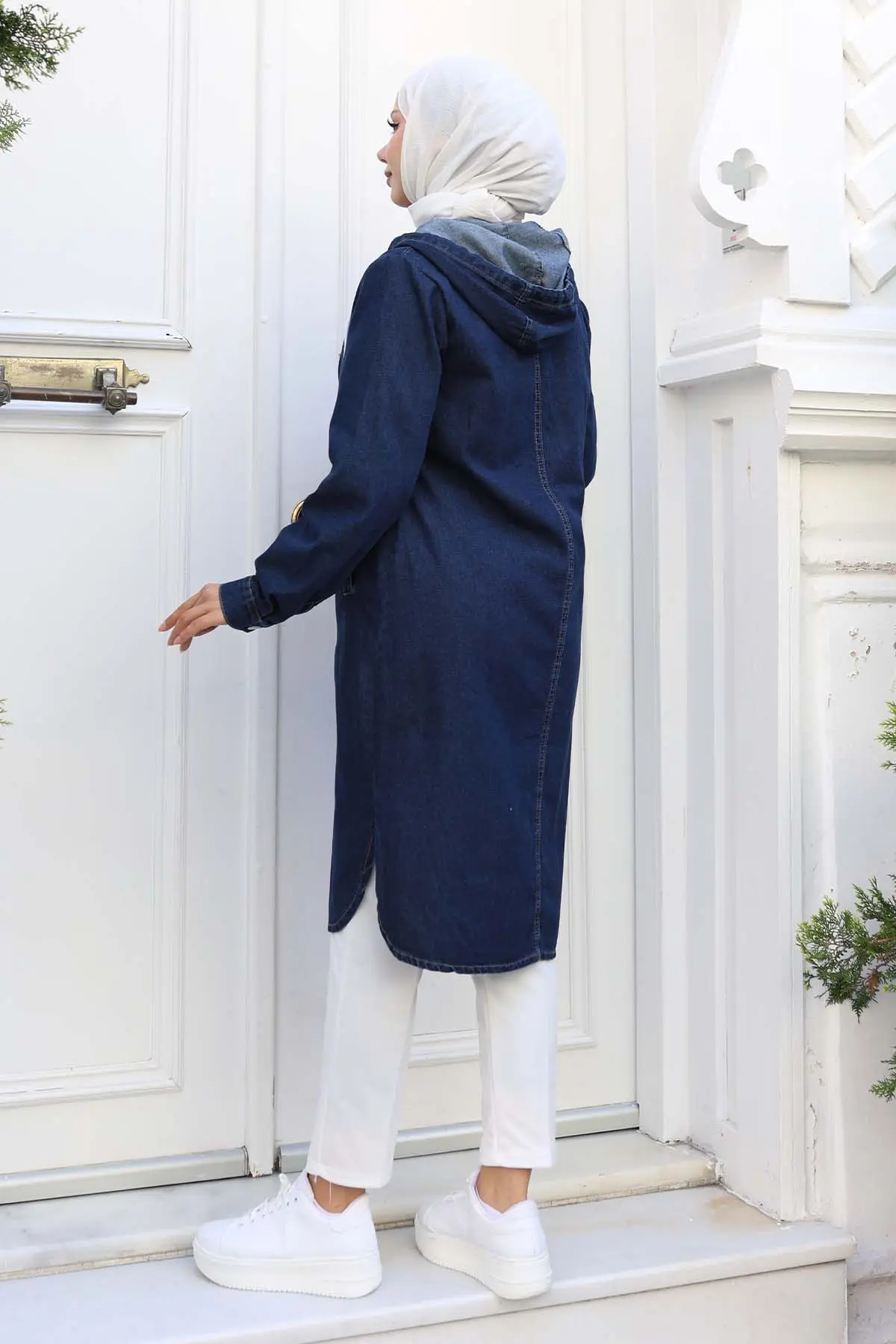 Buttoned Denim Cap-detail