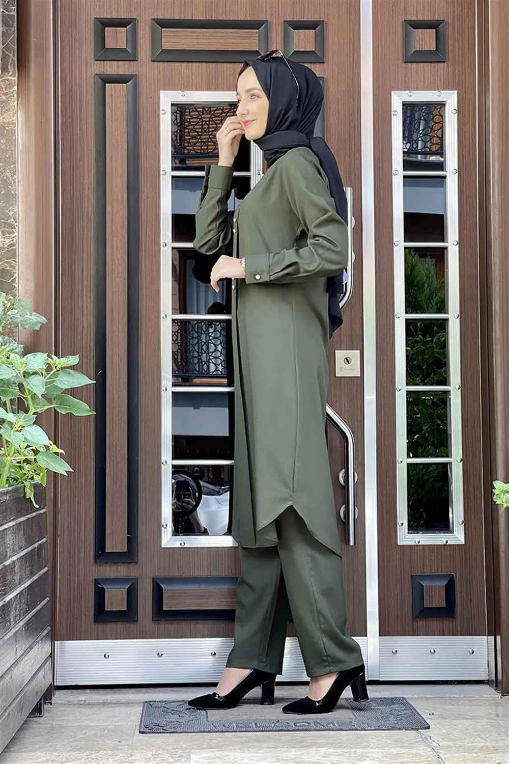 Buttoned Double Suit-detail