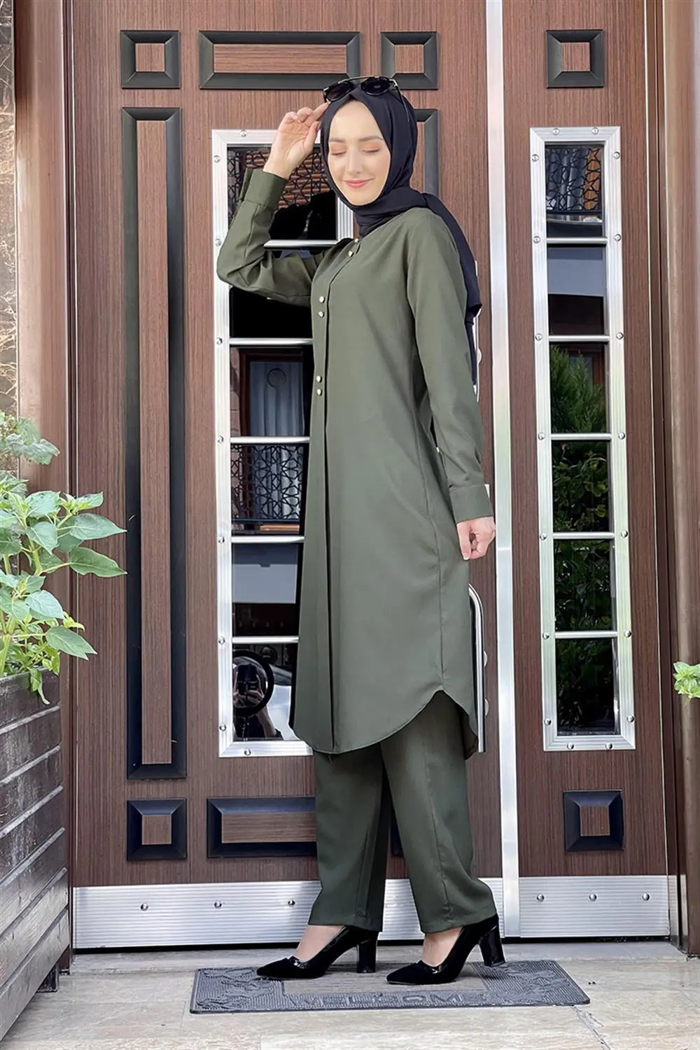 Buttoned Double Suit-detail