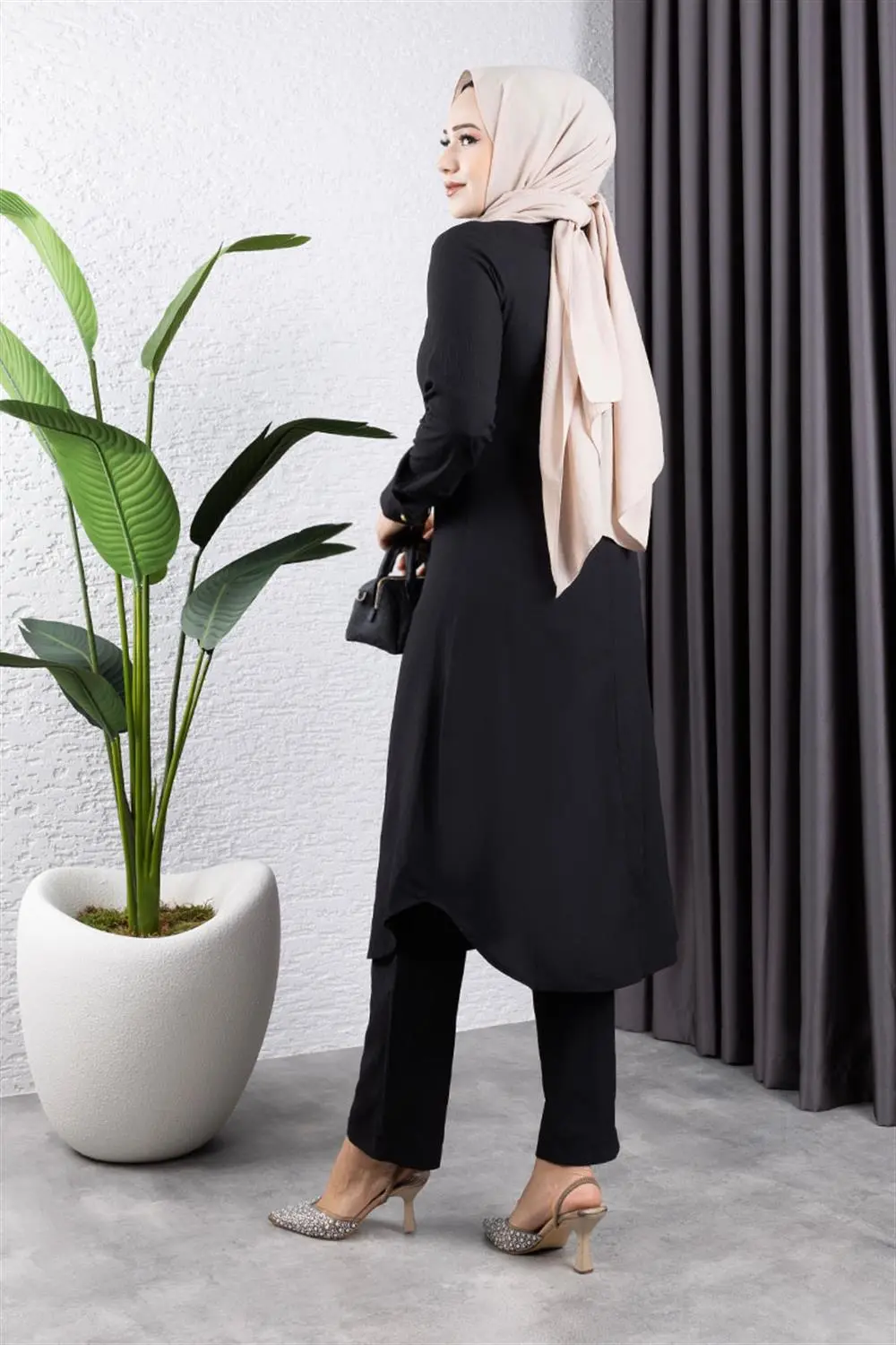 Buttoned Double Suit-detail