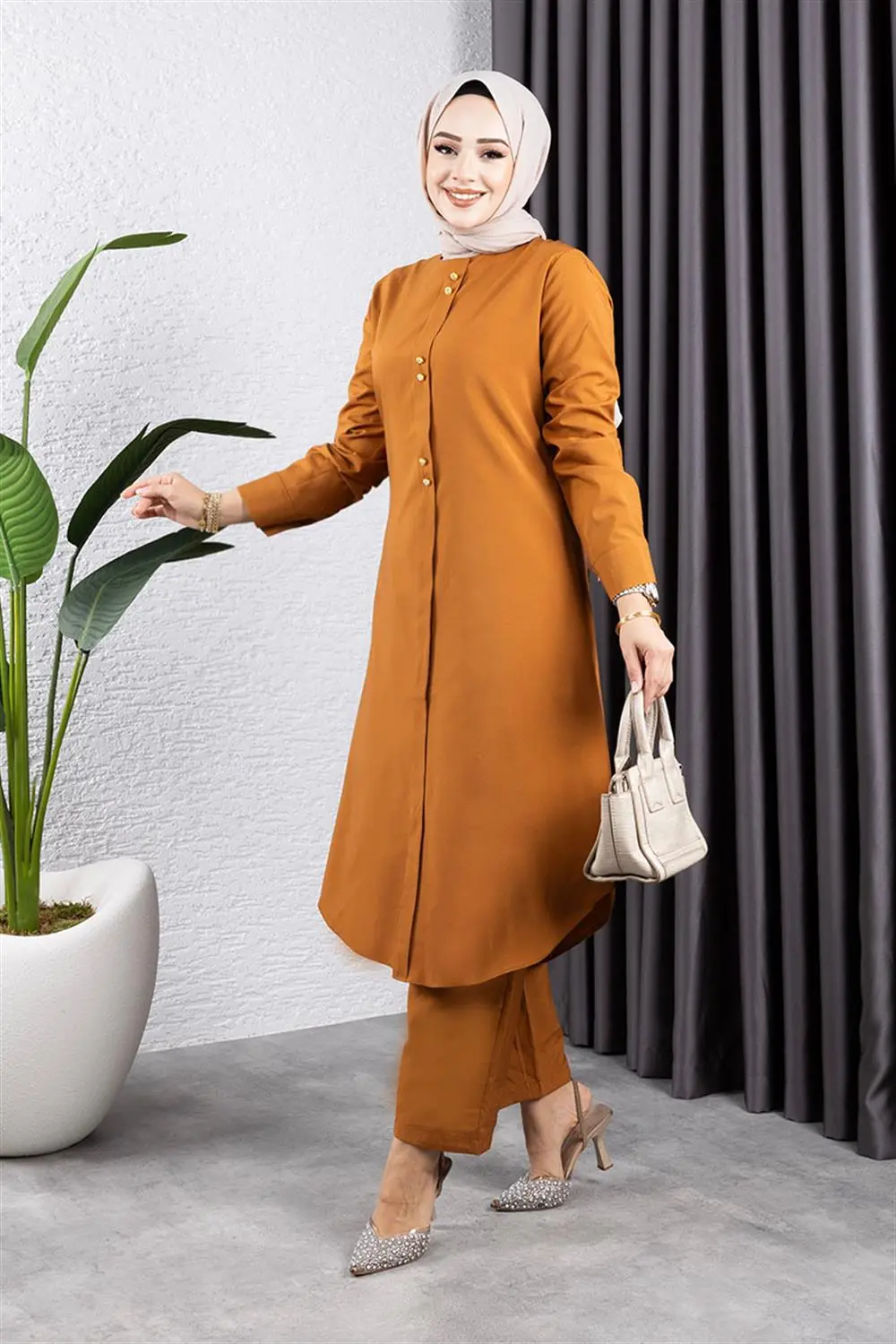 Buttoned Double Suit-detail