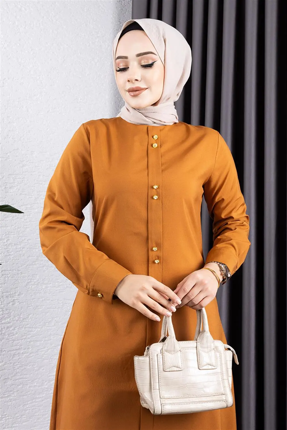 Buttoned Double Suit-detail