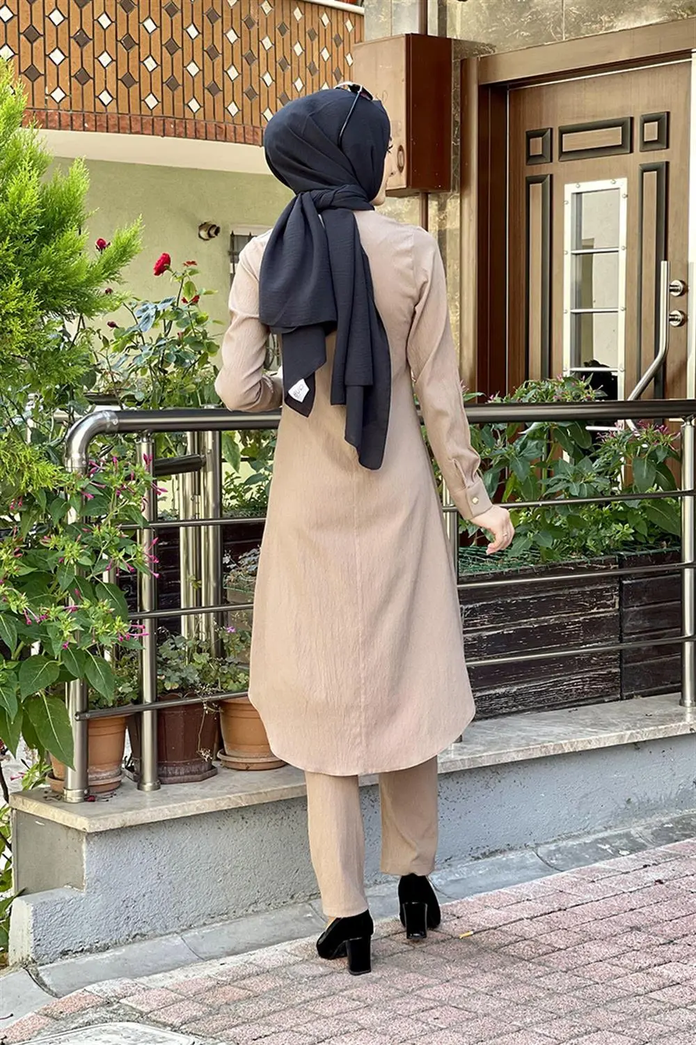 Buttoned Double Suit-detail