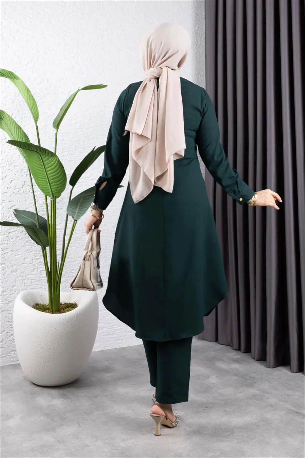 Buttoned Double Suit-detail